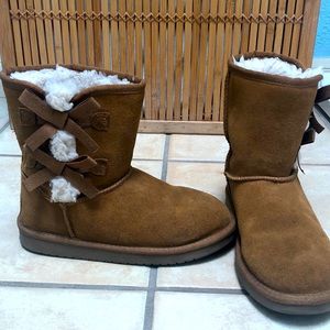 Tan girls size 3 boots. Made by Ugg-Koolaburra.